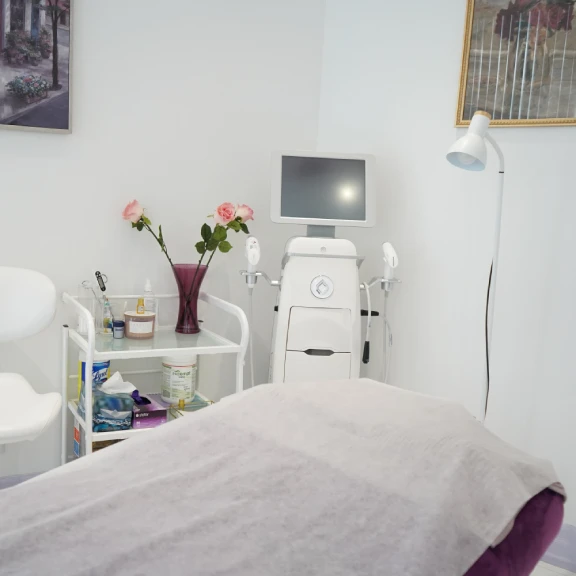 RF microneedling for collagen stimulation